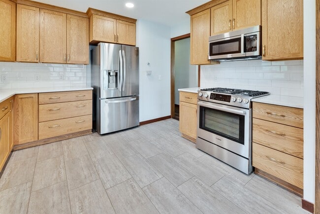 Building Photo - 1870 Sand Ridge Ct