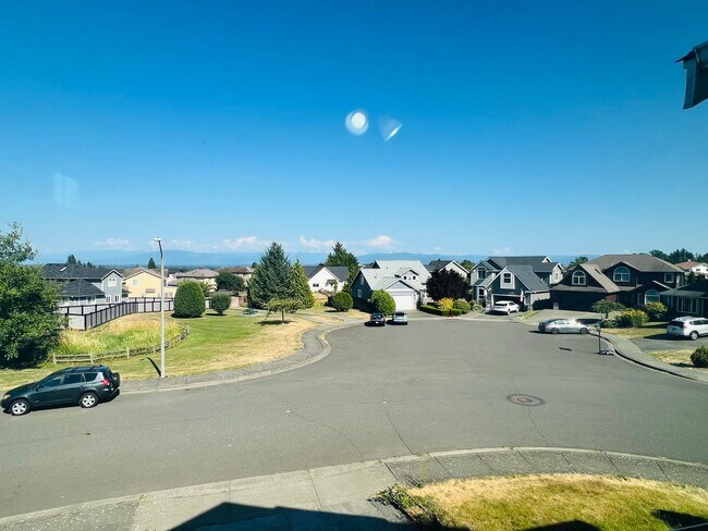 Foto del edificio - 4 Bedroom 2.5 Bathroom Home w/ Garage In F...