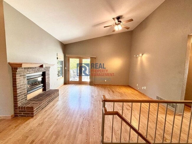Foto del edificio - 9349 Waterford Ct