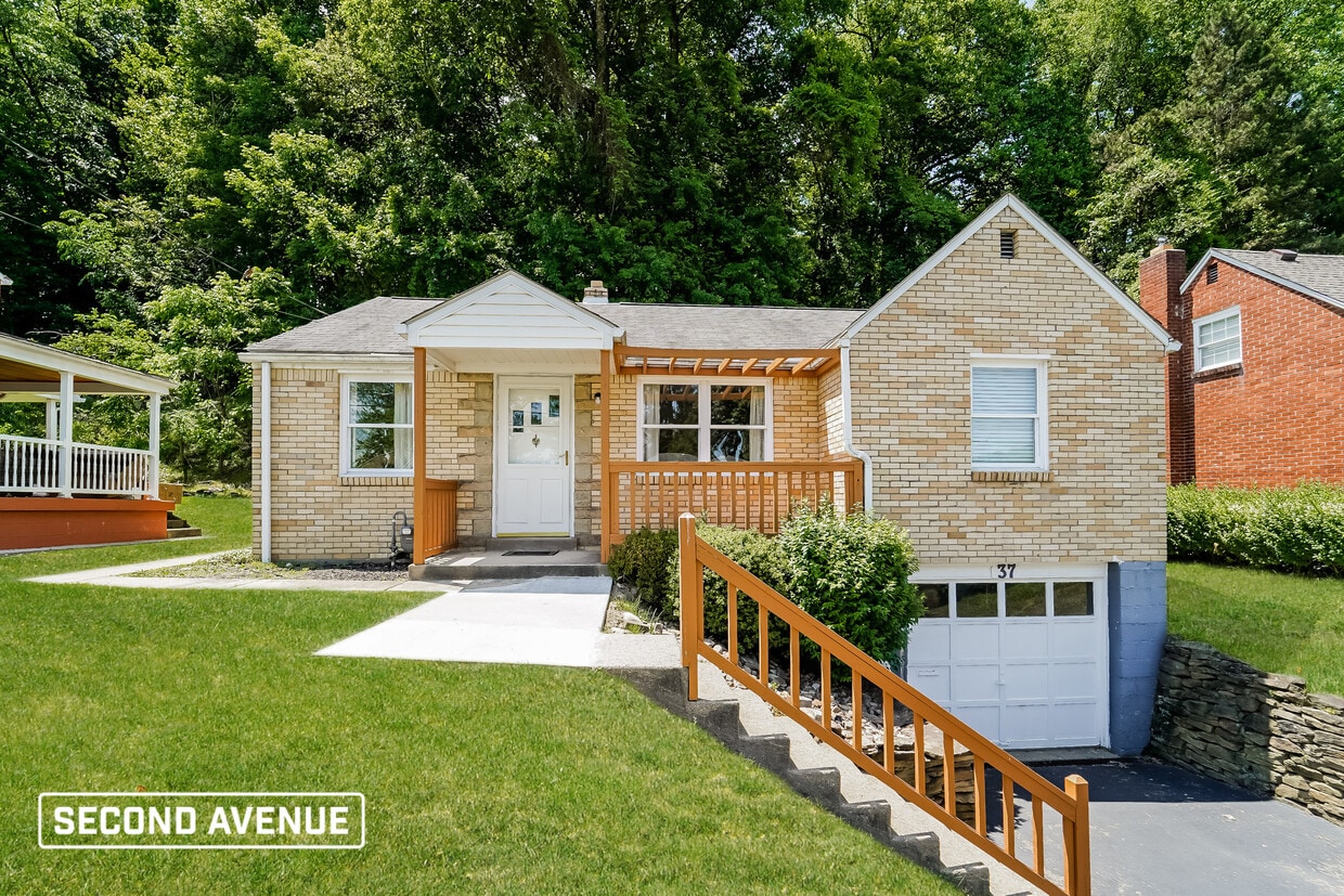 37 Glenview Ave, Greensburg, PA 15601 House Rental in Greensburg, PA