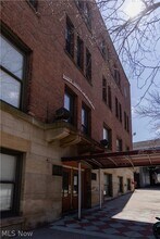 Building Photo - 1133 W 9th St
