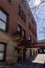 Building Photo - 1133 W 9th St