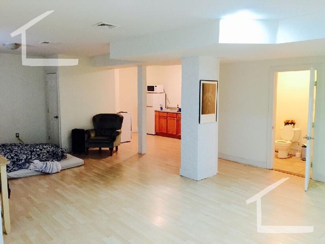 Foto principal - 735 Cambridge St