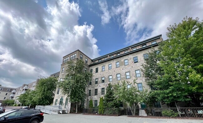 Foto del edificio - 426 Mt Hope St