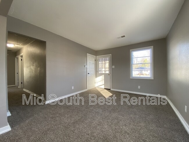 Building Photo - 2051 Whitney Ave