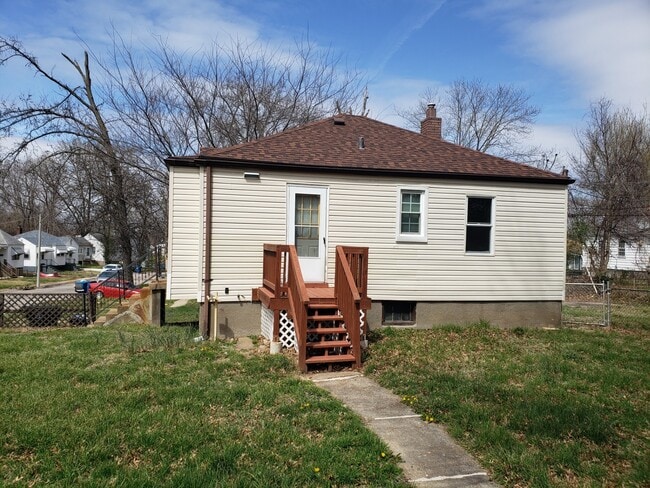 Side/Kitchen Enterance - 1 Lamar Dr
