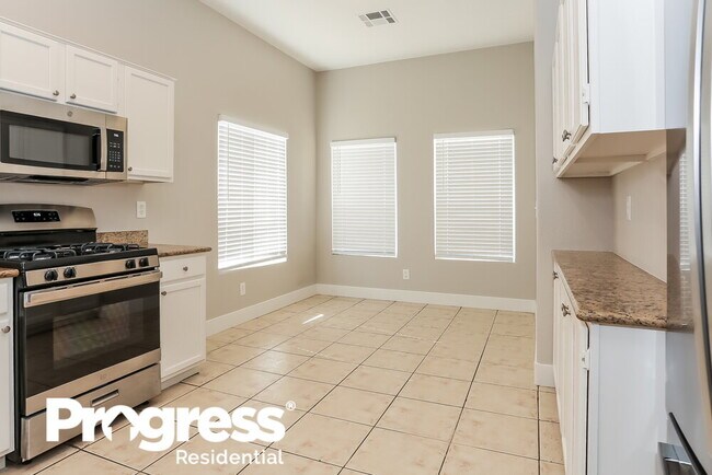 Building Photo - 7000 Glass Slipper Ct