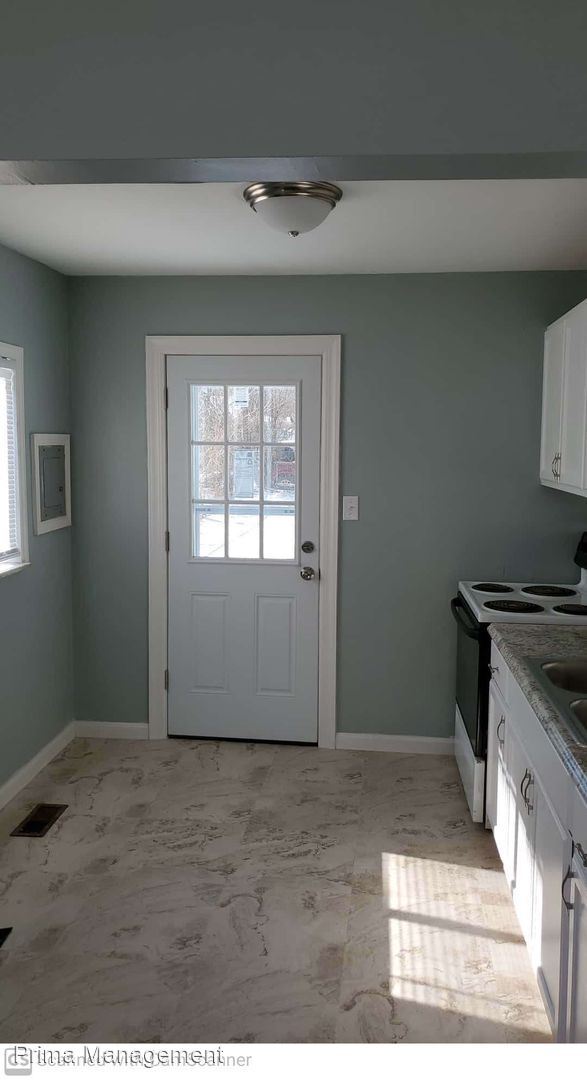 Building Photo - 2 br, 1 bath House - 153 Olive Road