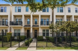 Building Photo - 1206 Delano St