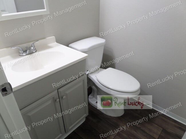 Building Photo - Freshly Updated 3-Bedroom Duplex w/Attache...