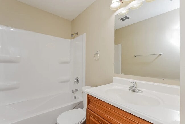 Building Photo - 881 Edenwood Dr