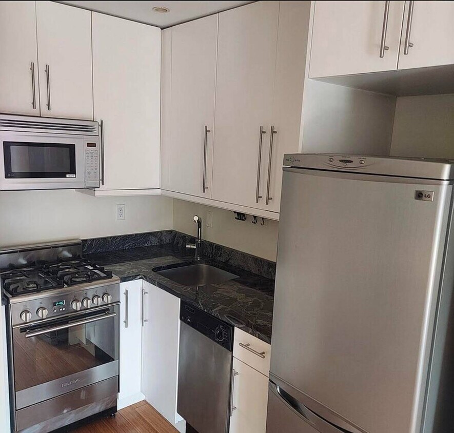 Foto principal - 25-87-87 37th St