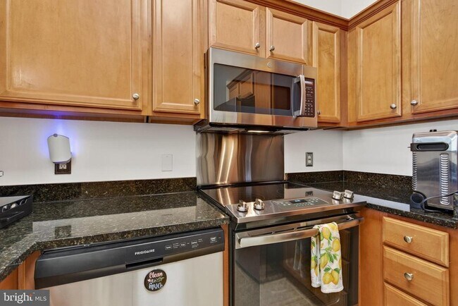 Foto del edificio - 11800 Sunset Hills Rd