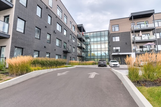 Building Photo - 219 Rang Saint-Régis S