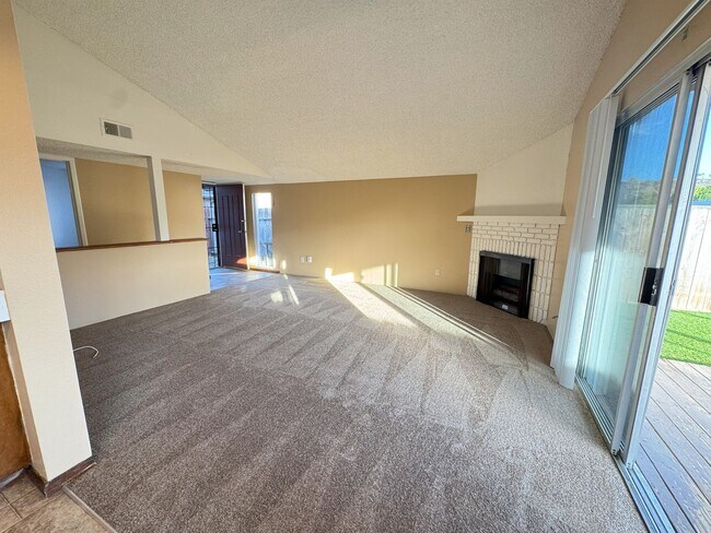 Building Photo - Beautiful 3 Bed 2 Bath Home In San Marcos!...