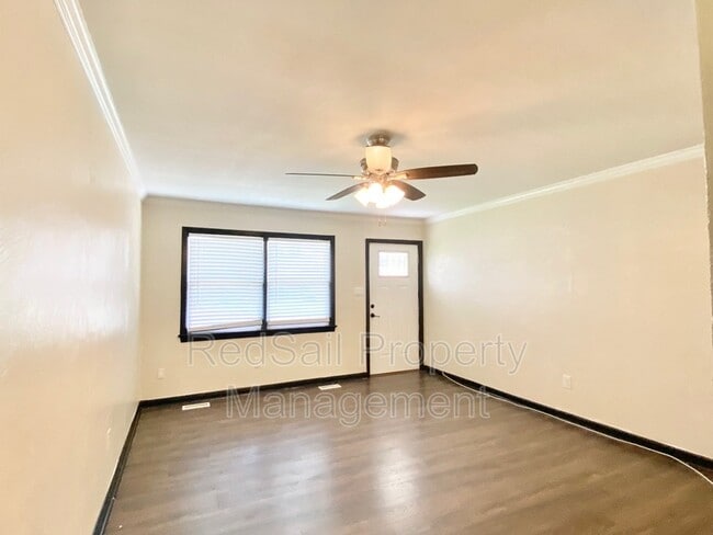 Building Photo - 37 Pennwood Dr