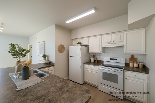 Building Photo - 2x2 New flooring throughout! Updated, spac...