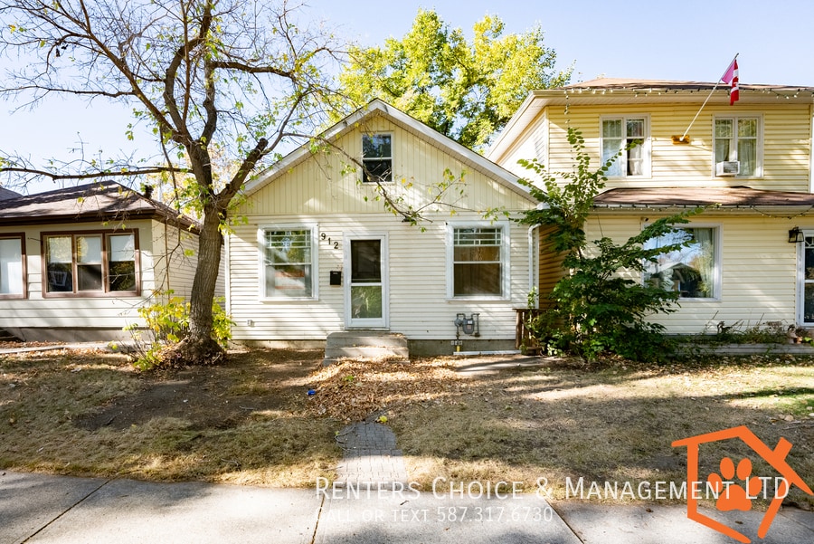 Primary Photo - 2 Bedroom House, Pet Friendly With Yard, B...
