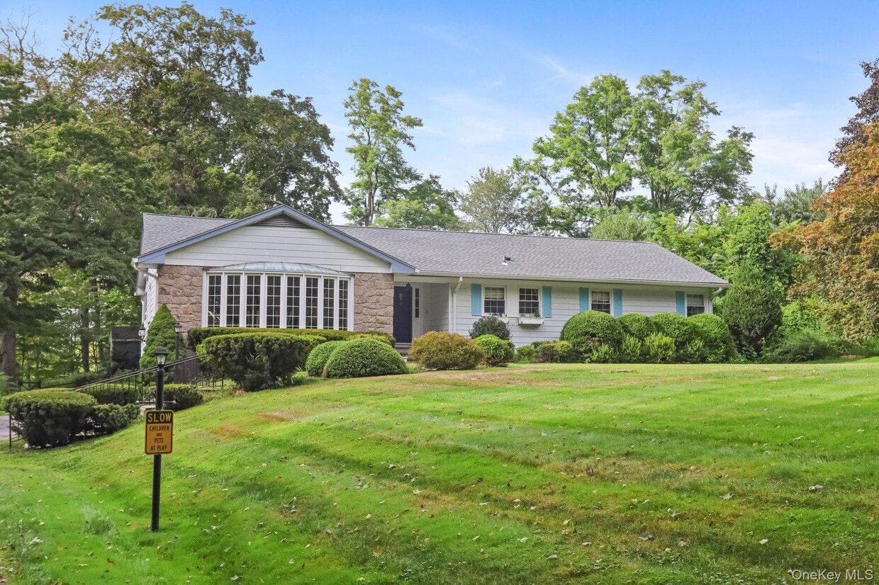 Primary Photo - 570 Bedford Rd