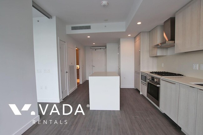 Building Photo - Lumina Starling 1 BR APT Rental 803-2351 Beta Ave Burnaby: VADA