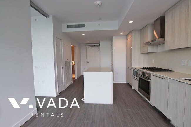 Photo du bâtiment - Lumina Starling 1 BR APT Rental 803-2351 Beta Ave Burnaby: VADA