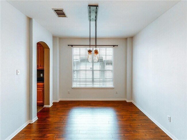 Foto del edificio - 1816 Paradise Ridge Dr