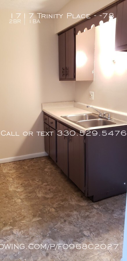 Foto del edificio - 1717 Trinity Pl NW