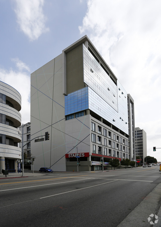 Building Photo - The Summit on Sixth