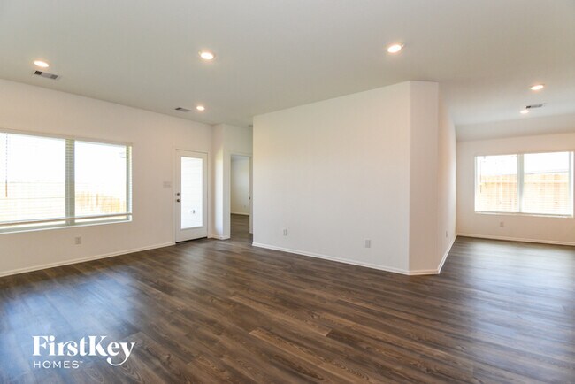 Building Photo - 704 Willow Harbor Ln