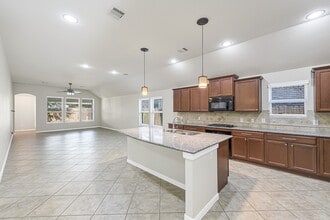 Building Photo - 4834 Oak Rambling Dr