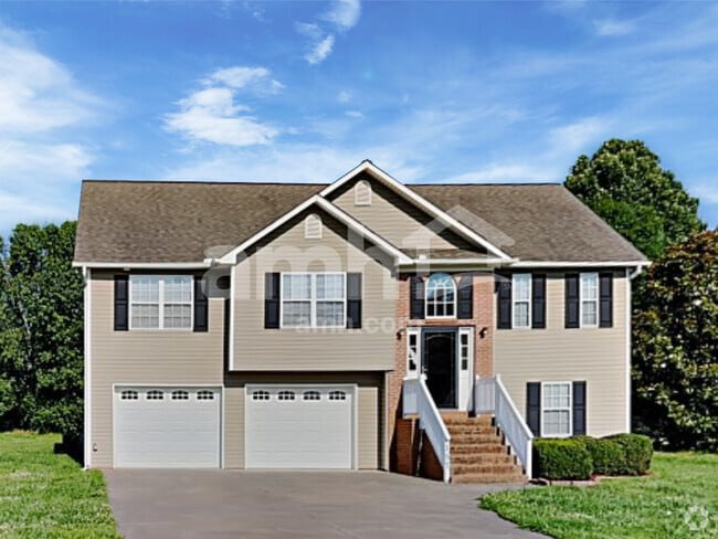 Building Photo - 157 Greenfield Rd