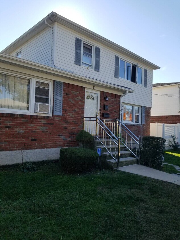 Primary Photo - 10 Thomas St
