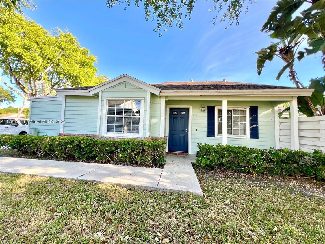 Primary Photo - 13764 SW 149th Cir Ln
