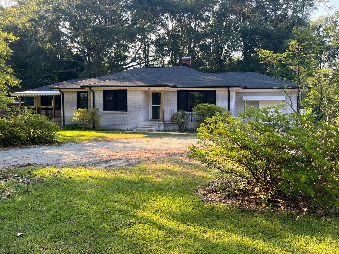 Building Photo - 220 Summey St