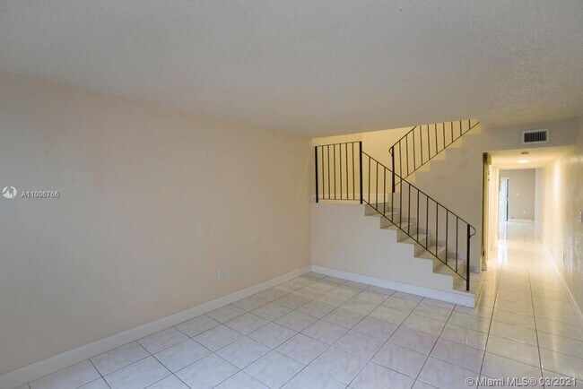 Building Photo - 1622 NE 151st St