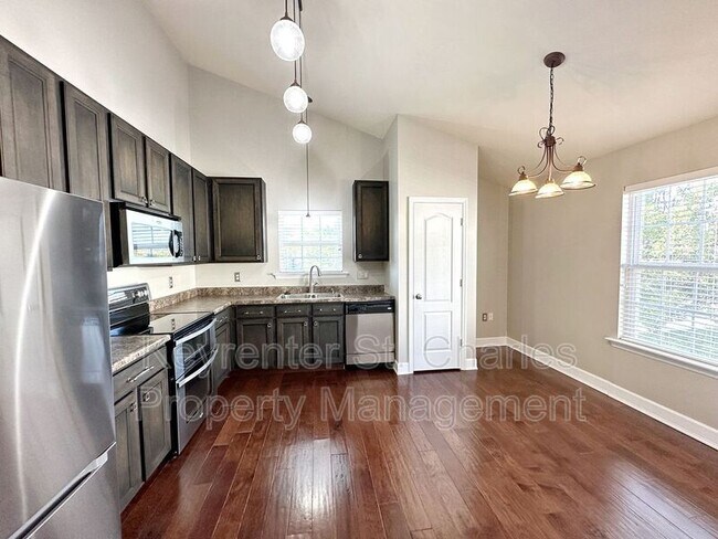 Building Photo - 1632 Piedmont Cir