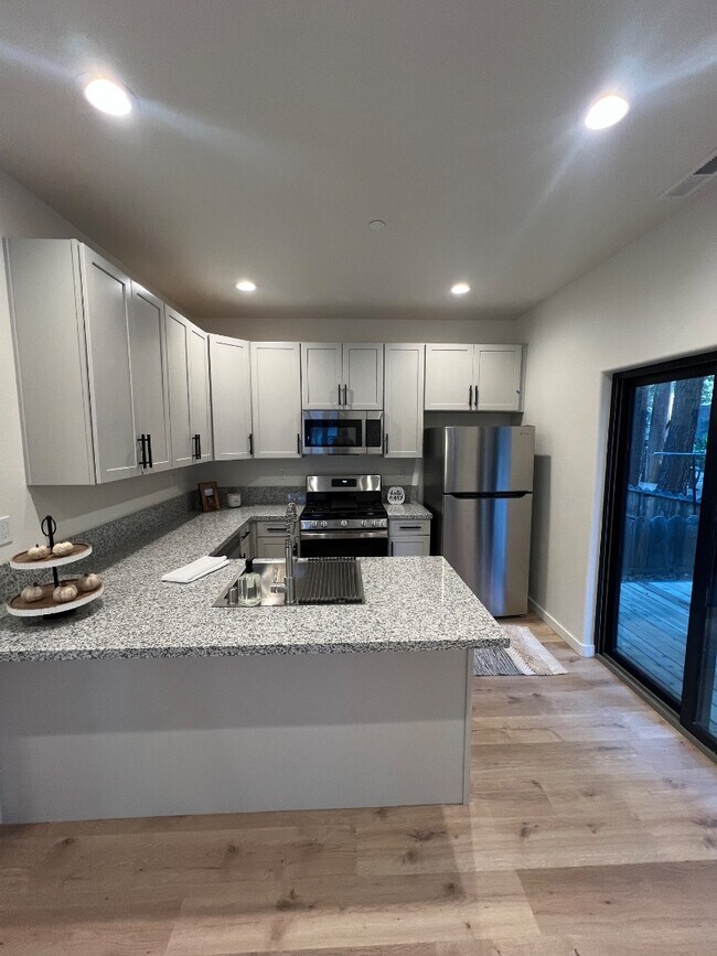 Foto del edificio - 3317 Fir Ave