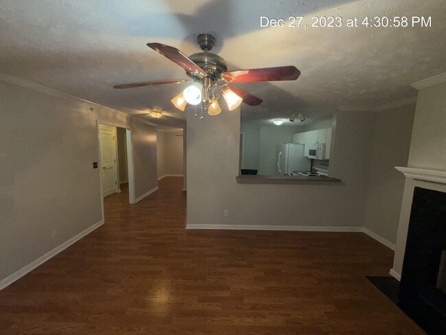 Building Photo - 400 Bubble Creek #8
