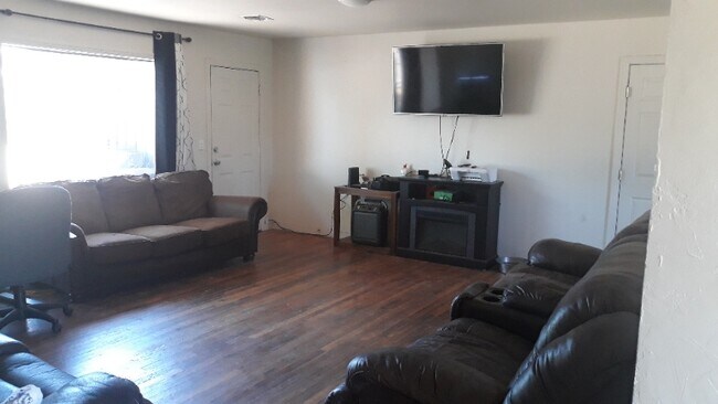 Foto del edificio - 2700 3rd Ave