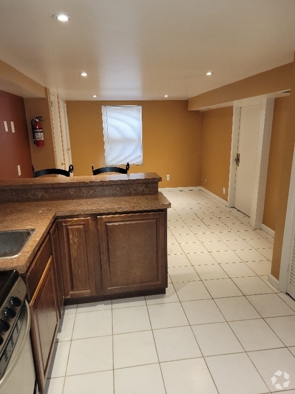 Building Photo - 2712 Urbana Dr