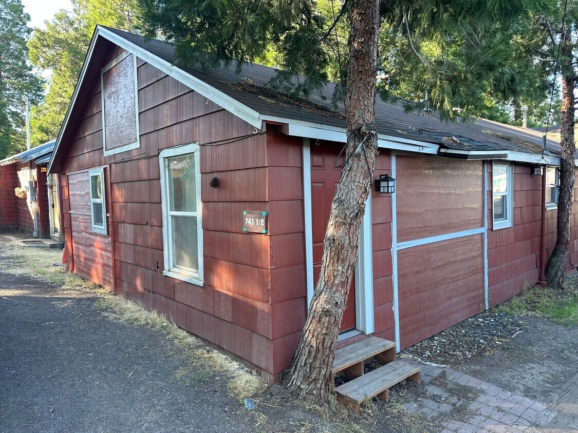 Primary Photo - 741 1/2 N Alameda