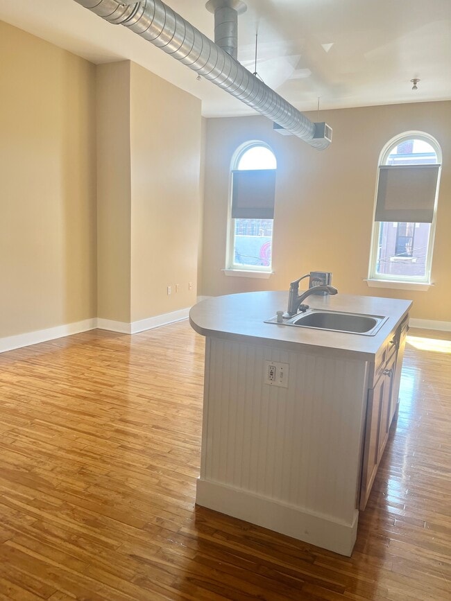 Large Kitchen Island - 1206 Clay St