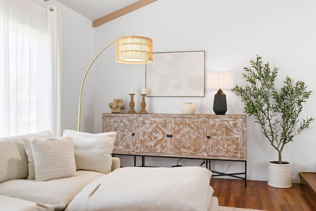 Building Photo - 14261 Mango Dr