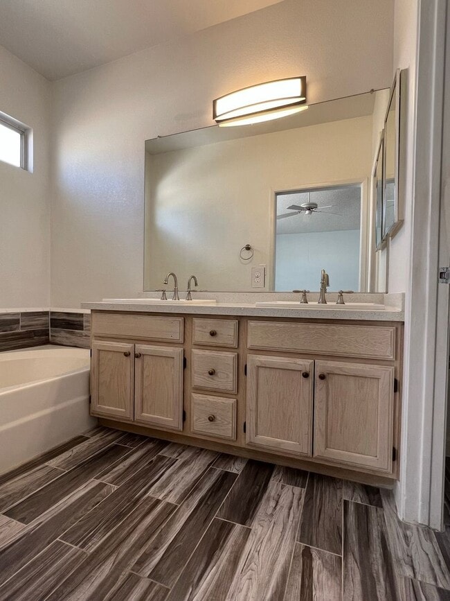 Building Photo - Single Story Home with 4 Bedrooms