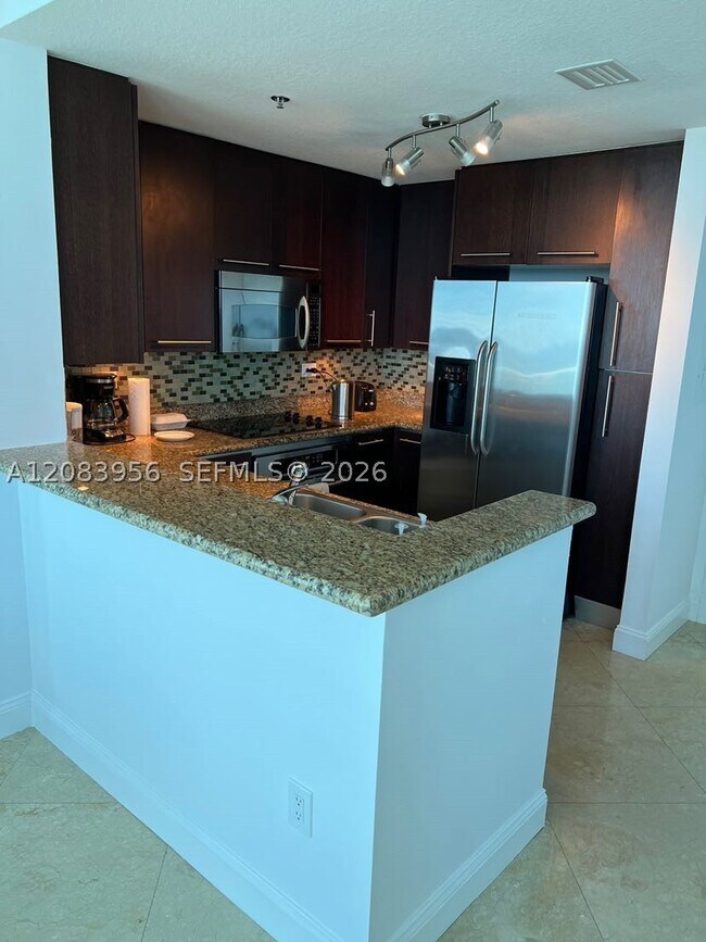 Building Photo - 6515 Collins Ave