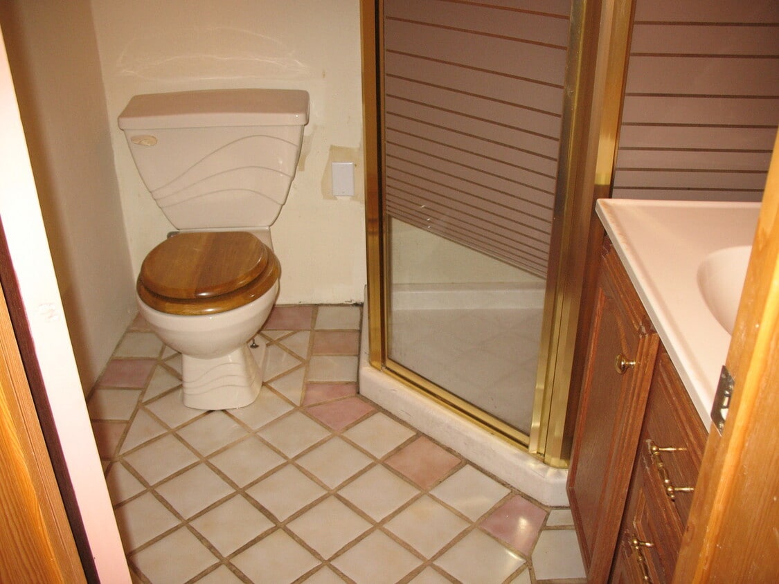 Building Photo - 714