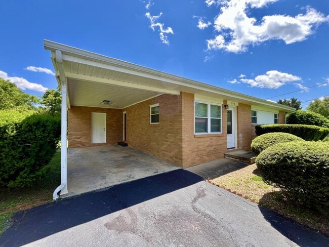 Building Photo - 106 York Dr