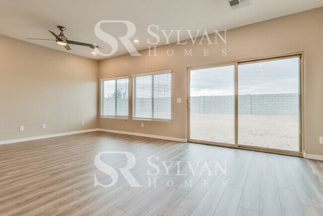Building Photo - Enjoy this cozy home.