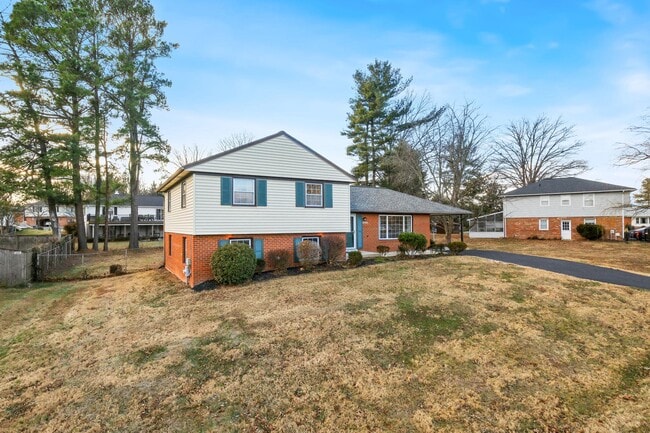 Building Photo - 18724 Bloomfield Rd