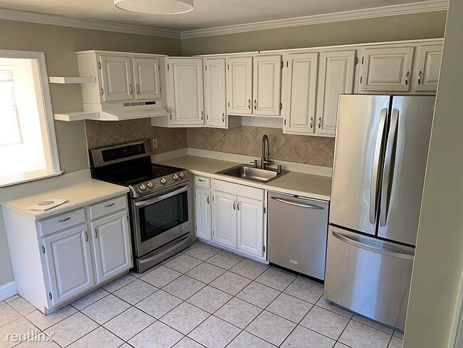 Building Photo - 3 br, 2 bath House - 23 Boxwood Rd